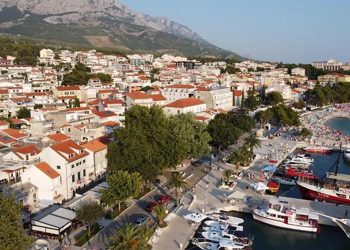 Larus * Baška Voda