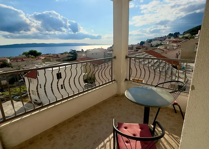 Larus * Baška Voda
