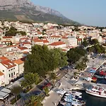 Larus * Baška Voda