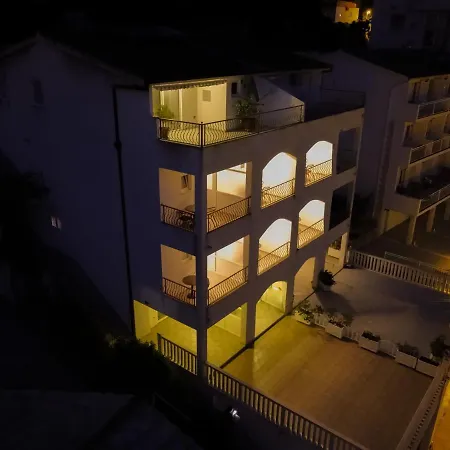 Larus Apartmán *