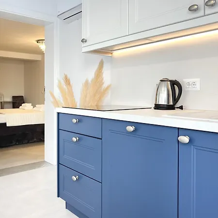 Larus Apartment *