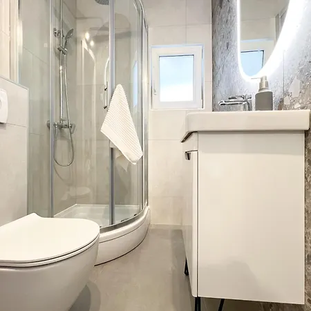 Larus Apartment *