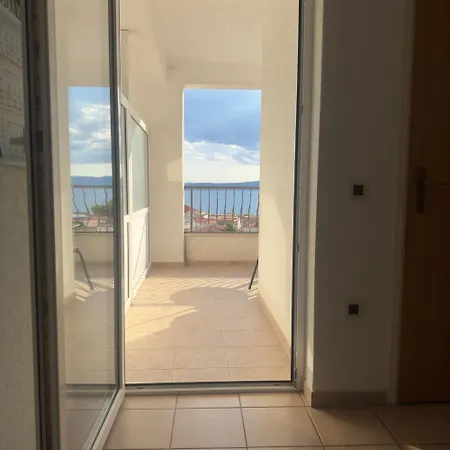 Larus * Baška Voda
