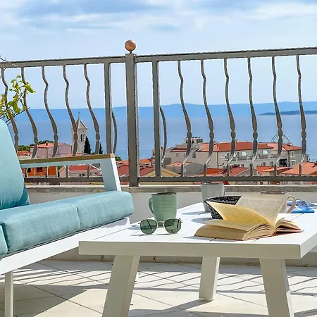 Larus Apartment *
