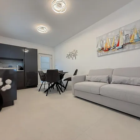 Larus Апартаменти *