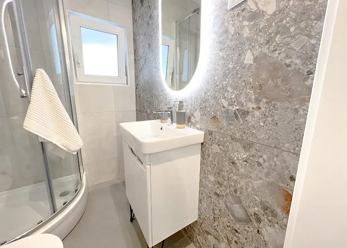Larus Apartment *