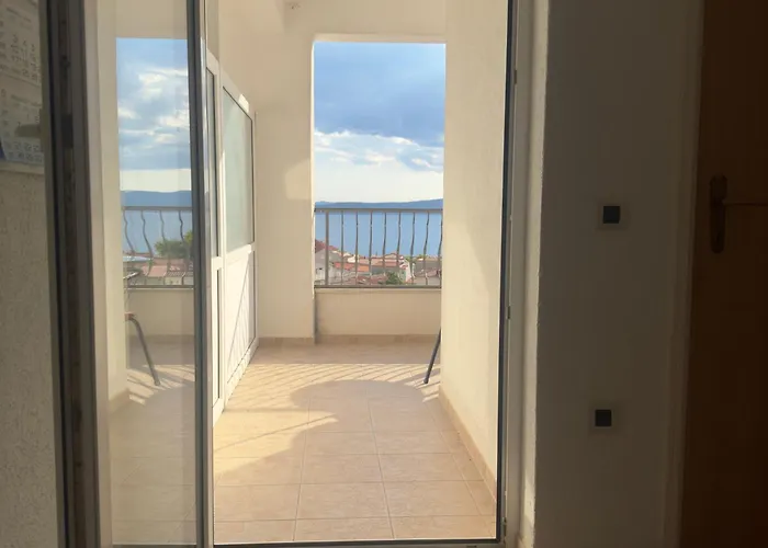 Larus * Baška Voda